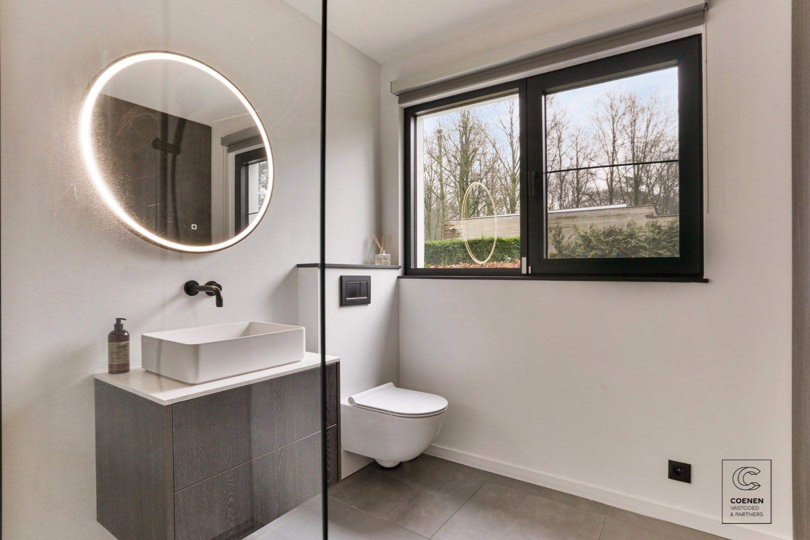 Prachtig gerenoveerde villa  met 4 slpk's, een bew. opp. van 200 m² op een uiterst rustig en groene ligging te Schilde foto 19