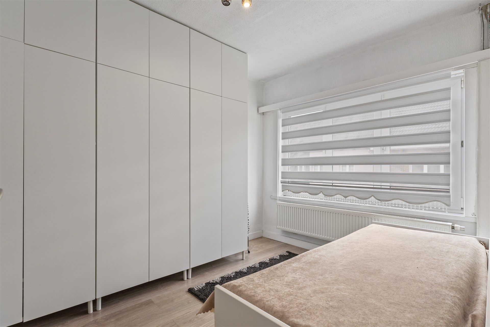 Centraal gelegen halfopen bebouwing met 3 slaapkamers. foto 8