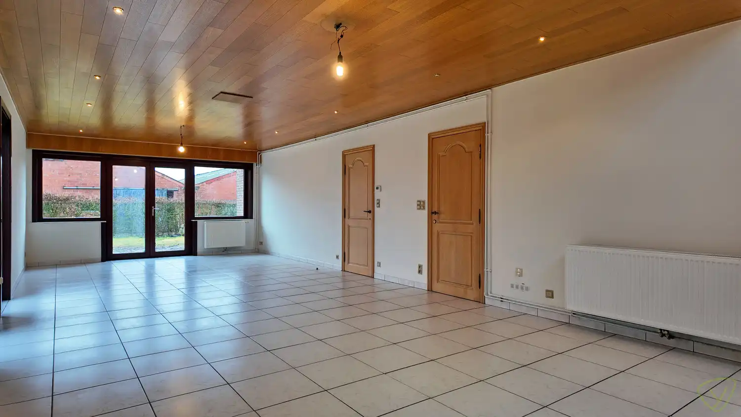 Ruime alleenstaande woning in fermettestijl op landelijke ligging te Zomergem! foto 3