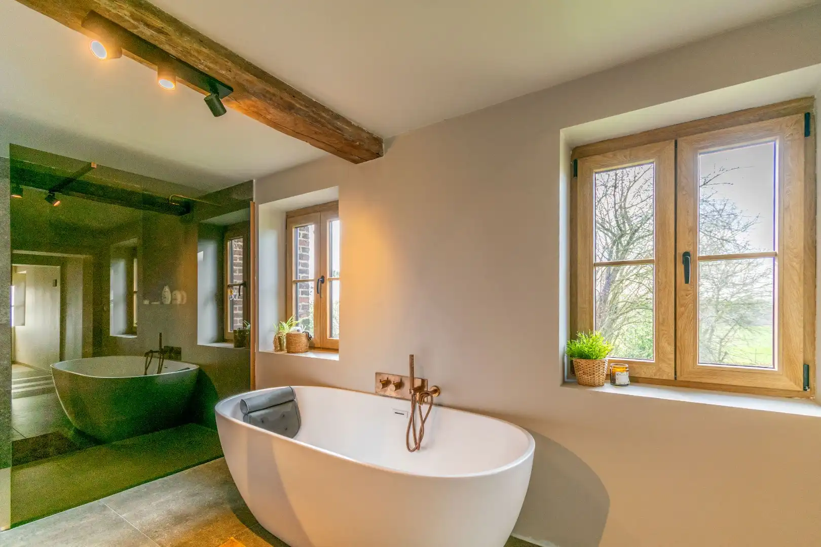 KARAKTERVOLLE & GERENOVEERDE HOEVE OP 20 ARE!  foto 18