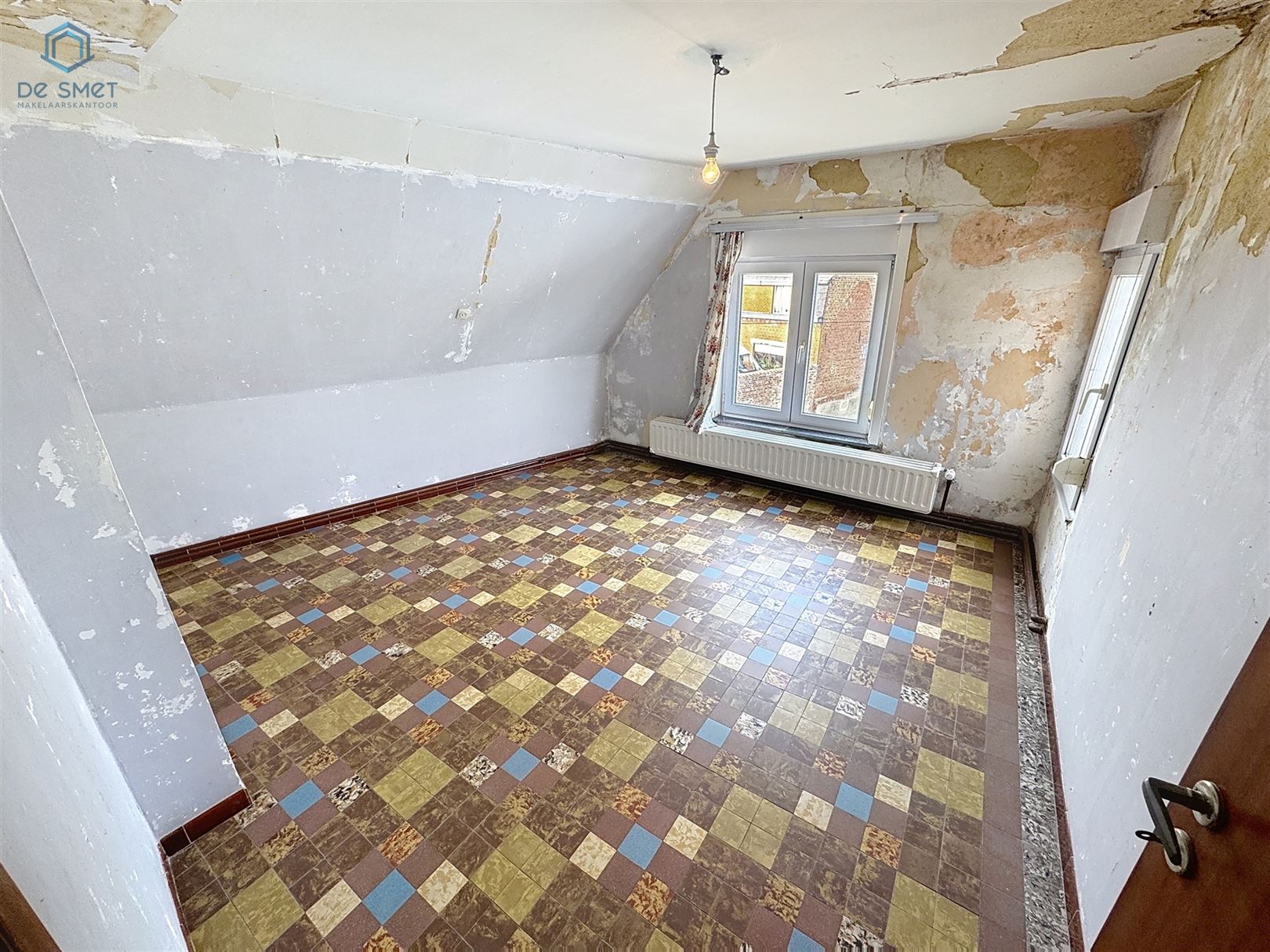 Te koop: Op te frissen gezinswoning met 3 slaapkamers, garage en tuin geen renovatieplicht! foto 16