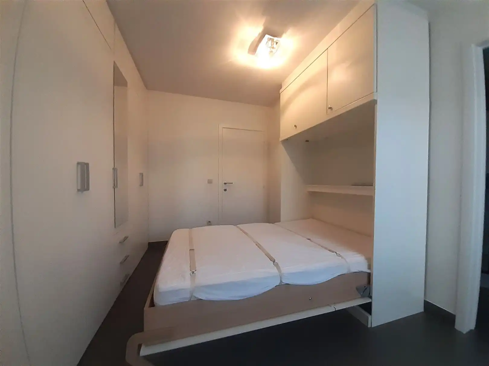 Gemeubeld 1-slaapkamerappartement met zonnig terras foto 12