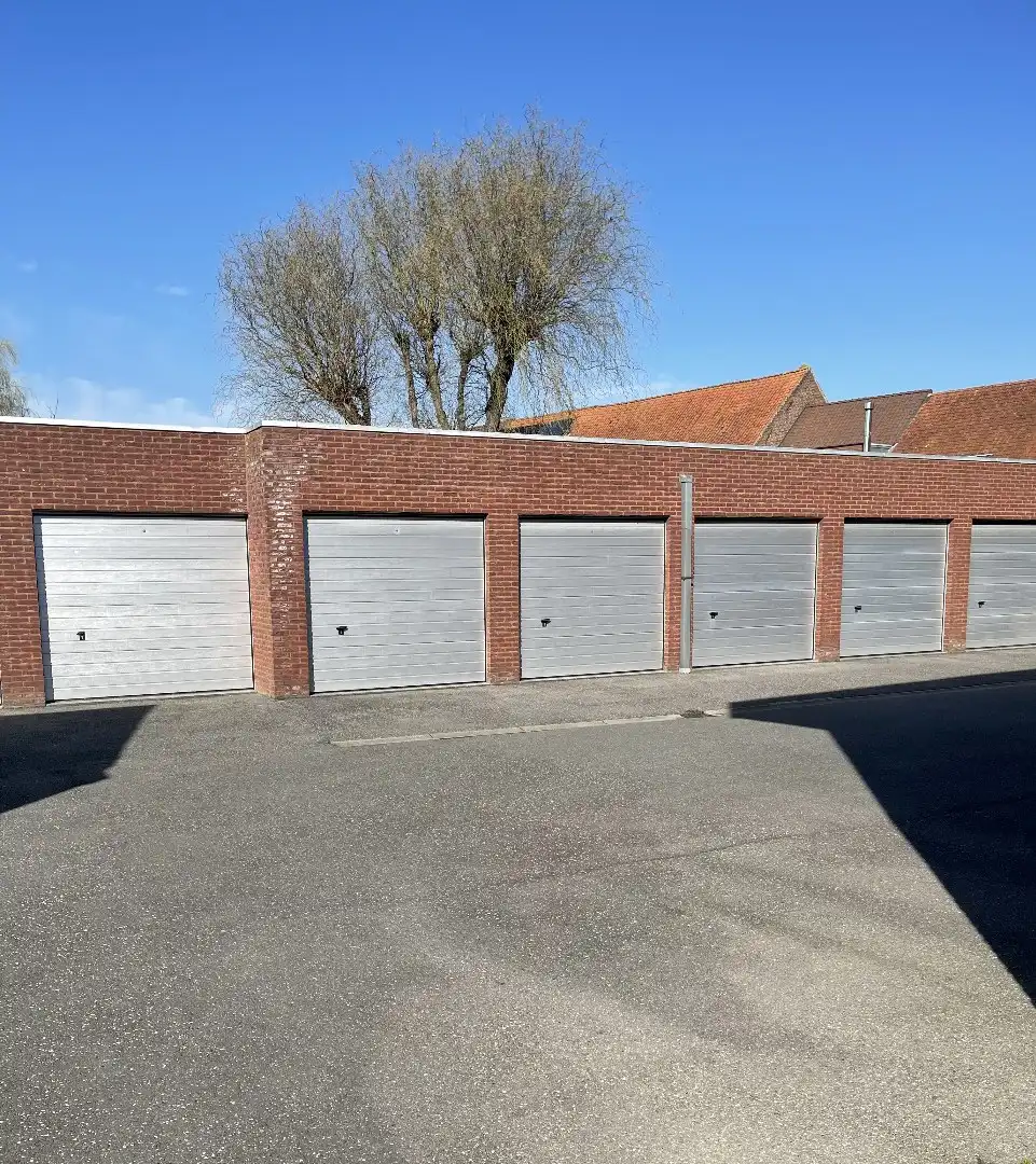 Ruim 2-slaapkamer appartement met garage in Kuurne foto 14