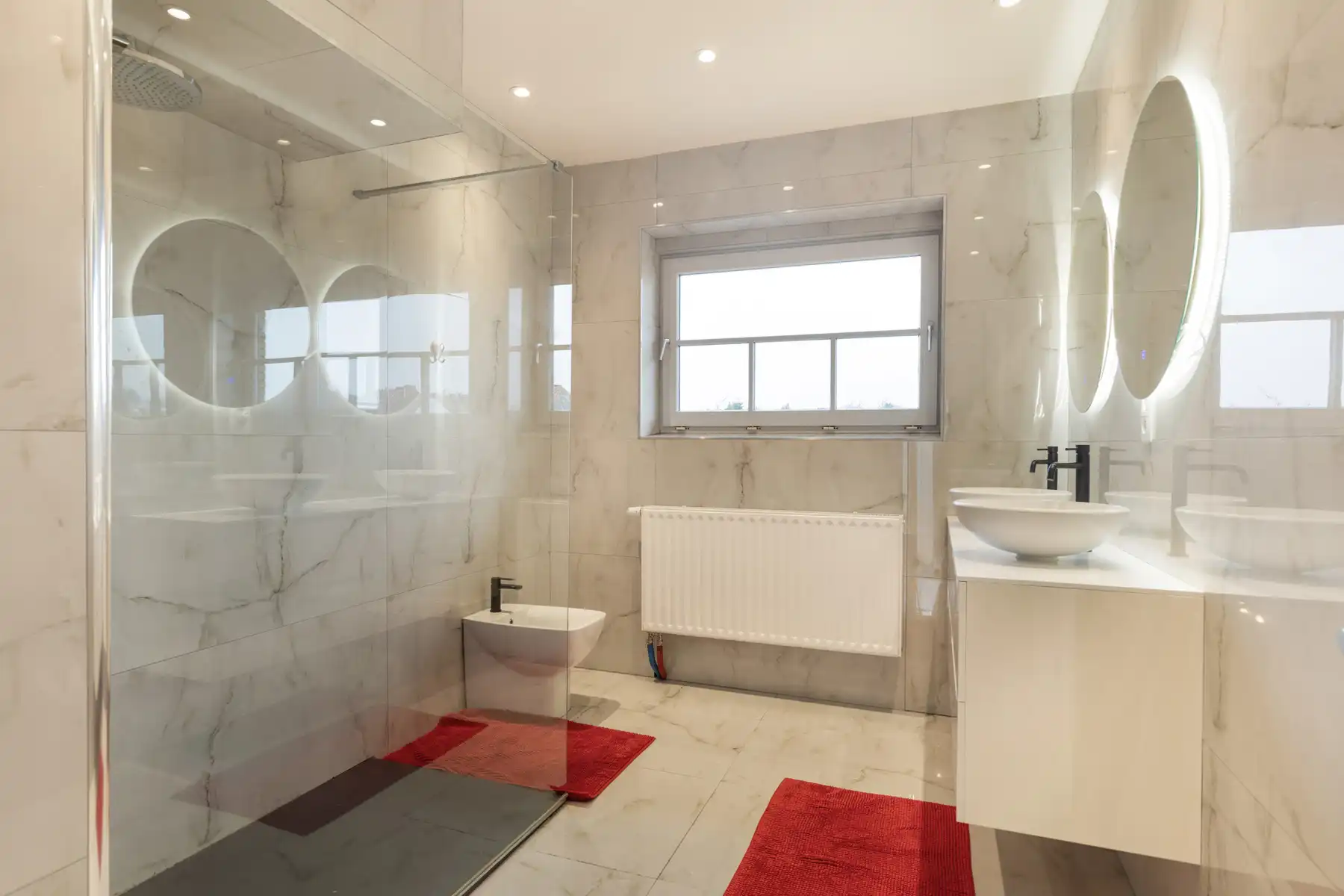 Gerenoveerde woning met 5 slaapkamers en tuin foto 17