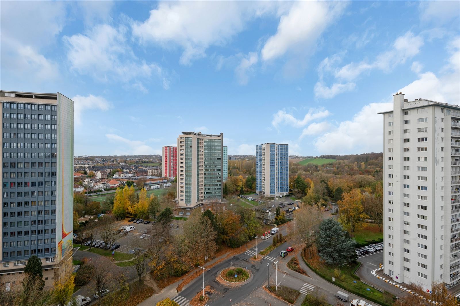 Lichtrijk 3-gevel appartement met terras foto 4