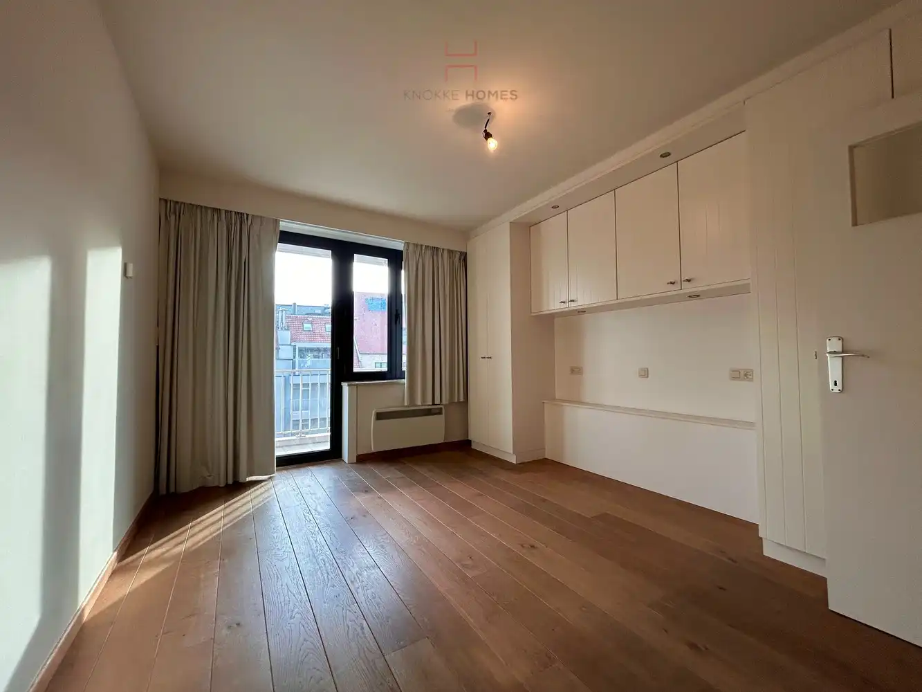 Ruim 3 slaapkamer-appartement met frontaal zeezicht foto 4