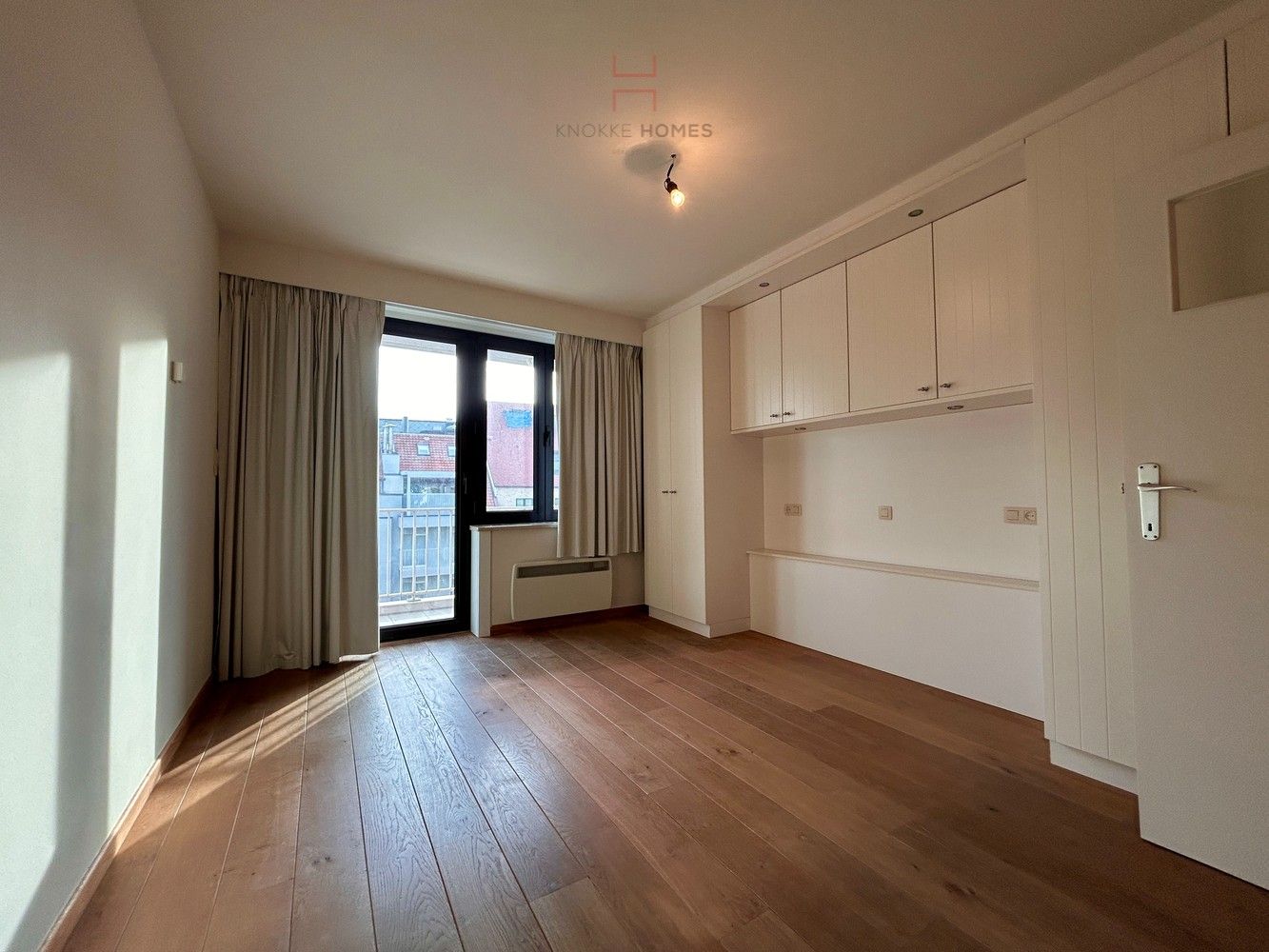 Ruim 3 slaapkamer-appartement met frontaal zeezicht foto 4