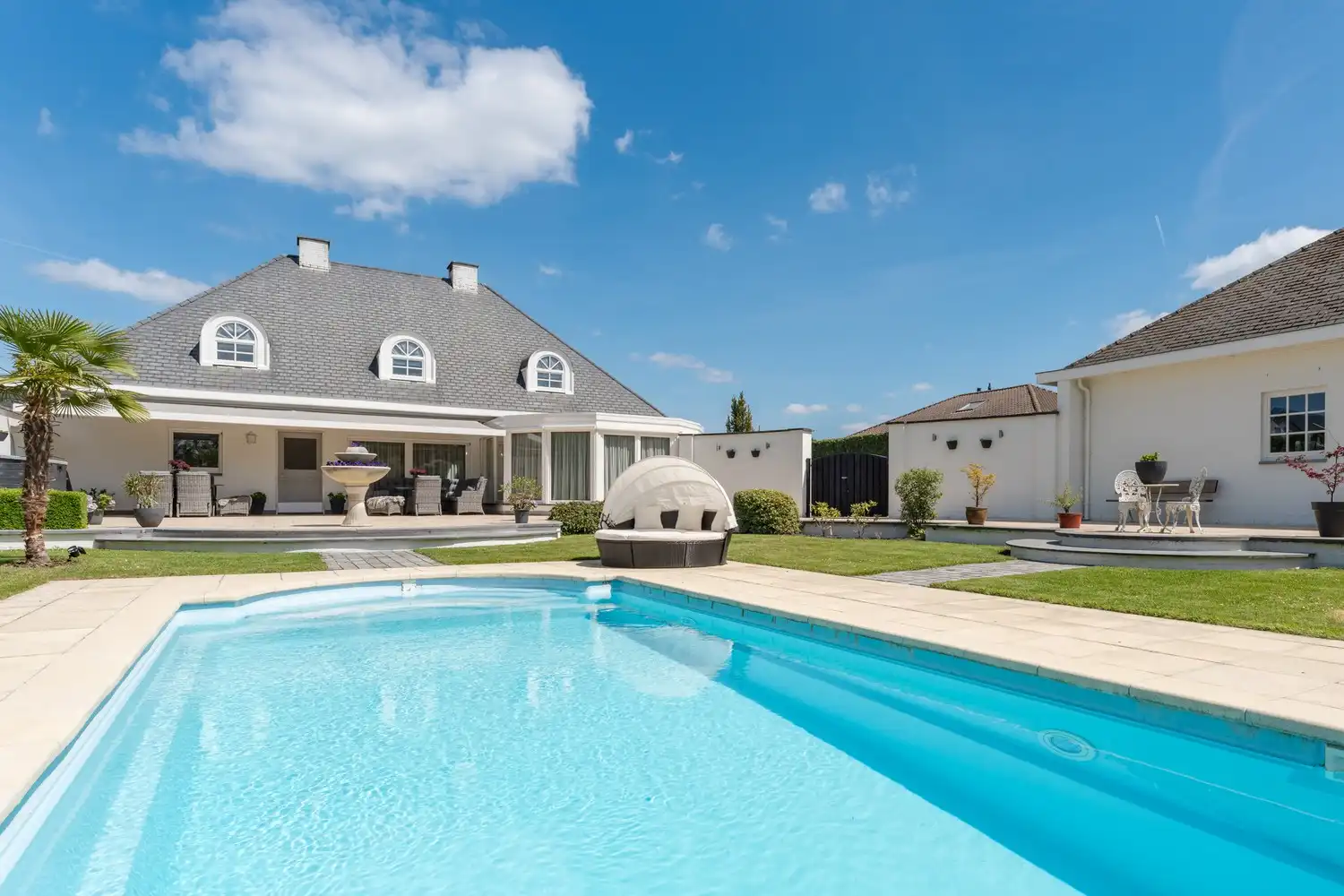 Hoofdfoto van de publicatie: Prachtige ruime villa op een royaal perceel