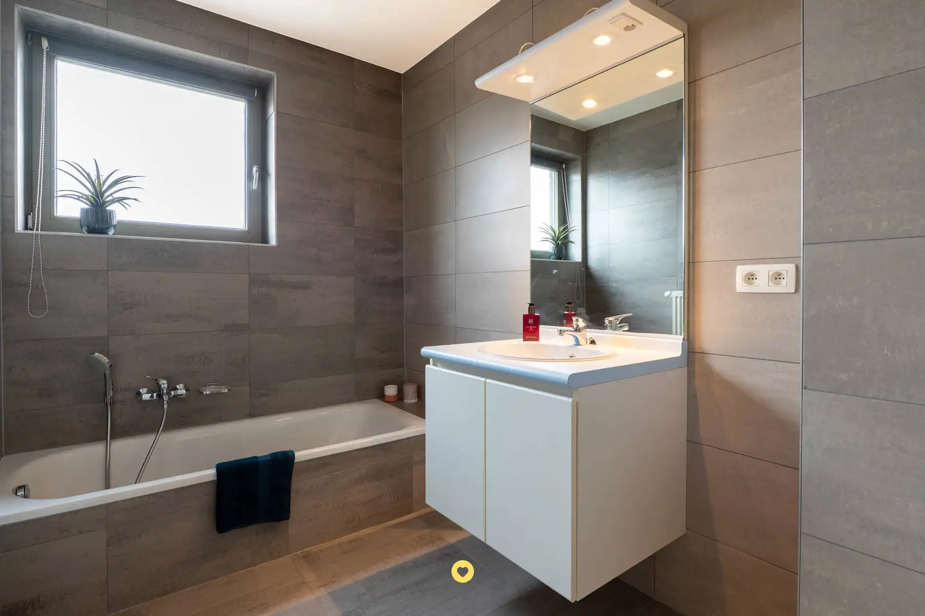 Modern duplex appartement met 3 SLK, 2 BDK en terras foto 9