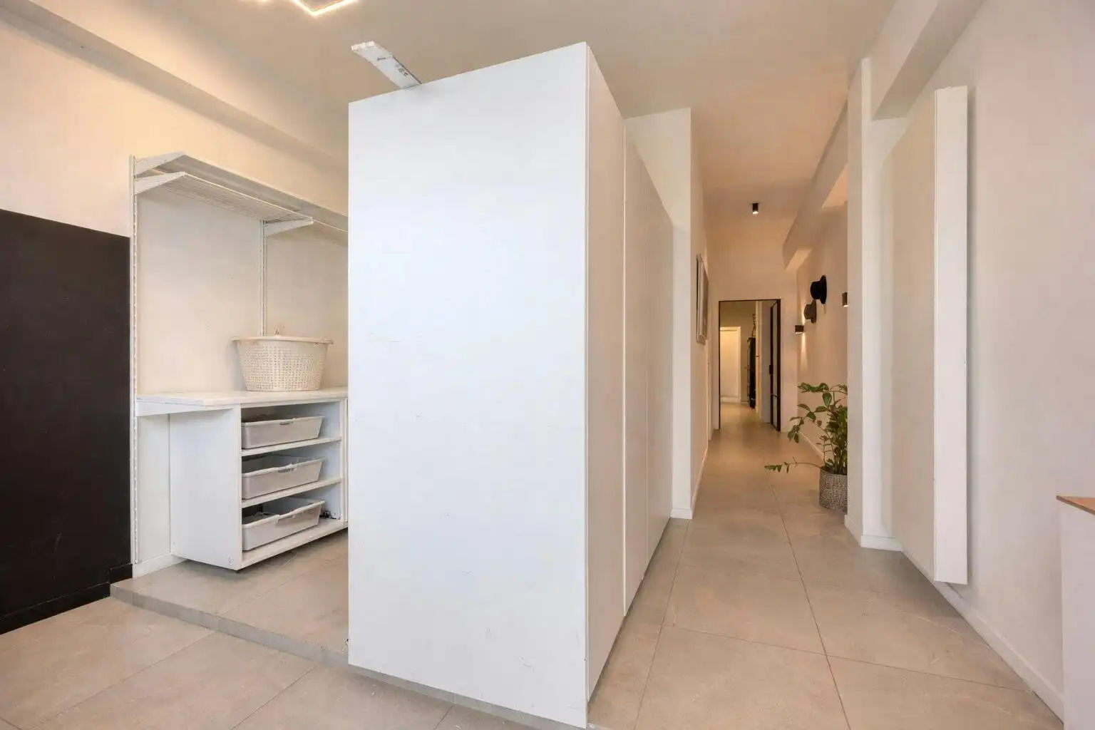 Stijlvol en praktisch gerenoveerd huis met garageopties  foto 10