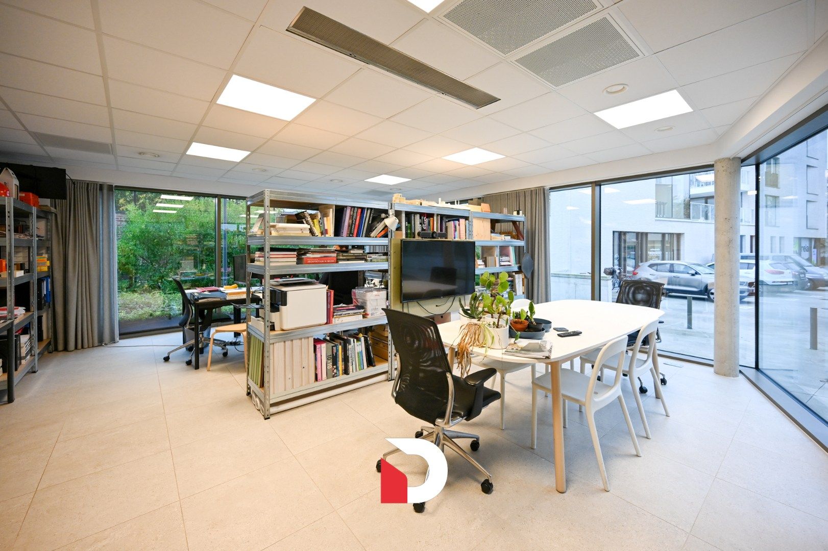 Recente kantoorruimte met 2 parkings op toplocatie te Sint-Michiels (Brugge) foto 2