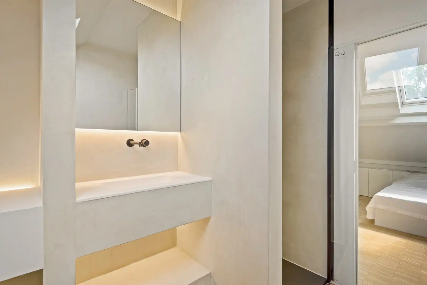 Prachtig gerenoveerde woning met gezellige en zonnige buitenruimte in rustige eenrichtingsstraat foto 18