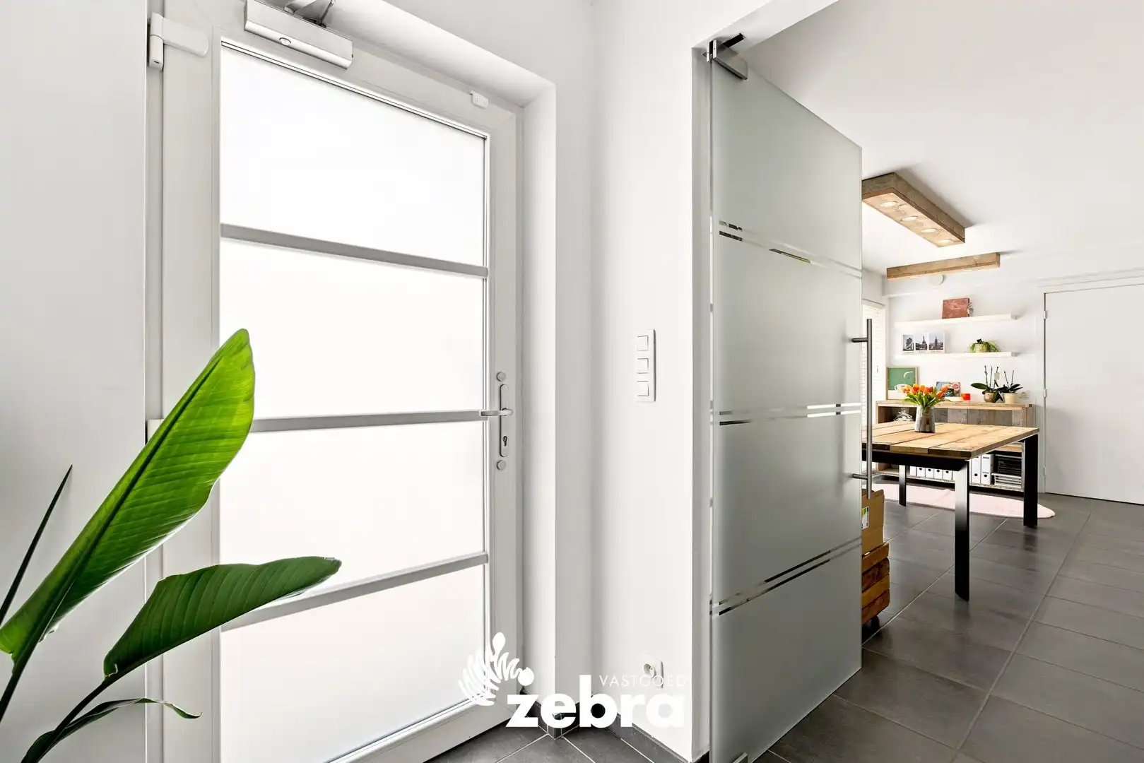 Recente, energiezuinige halfopen bebouwing gelegen in een rustige woonwijk te Tielt (Schuiferskapelle) foto 3