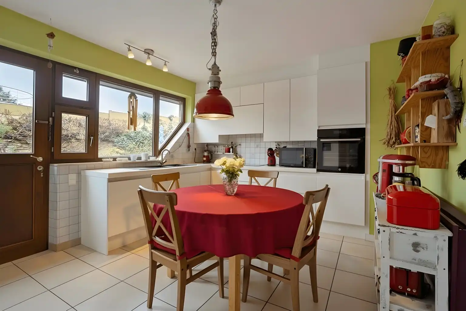 MOOIE WONING MET TUIN IN EEN RUSTIGE WIJK IN NEERVELP.   foto 12