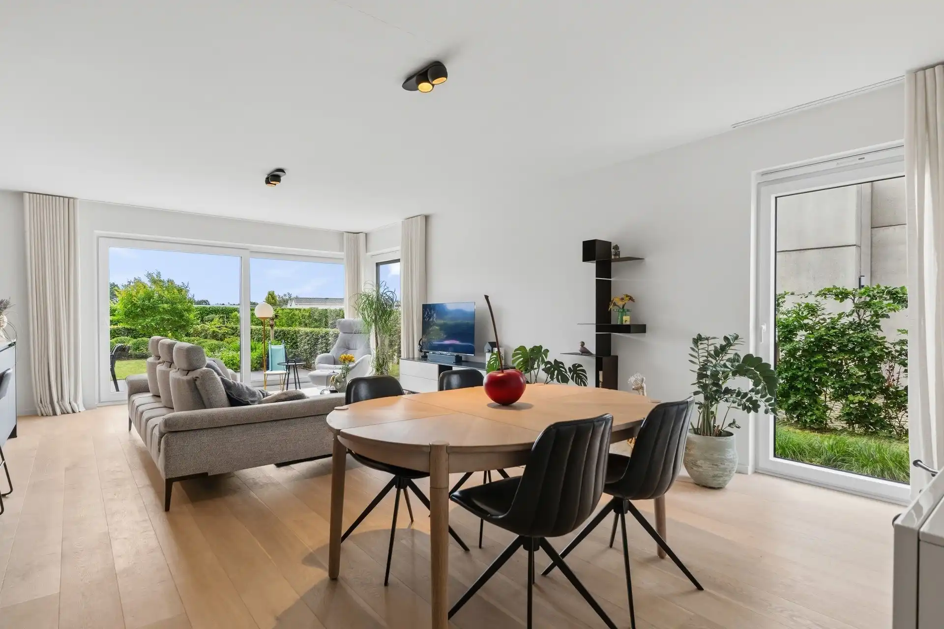 Recent, instapklaar gelijkvloers appartement met prachtige tuin en staanplaats te Berlare foto 3