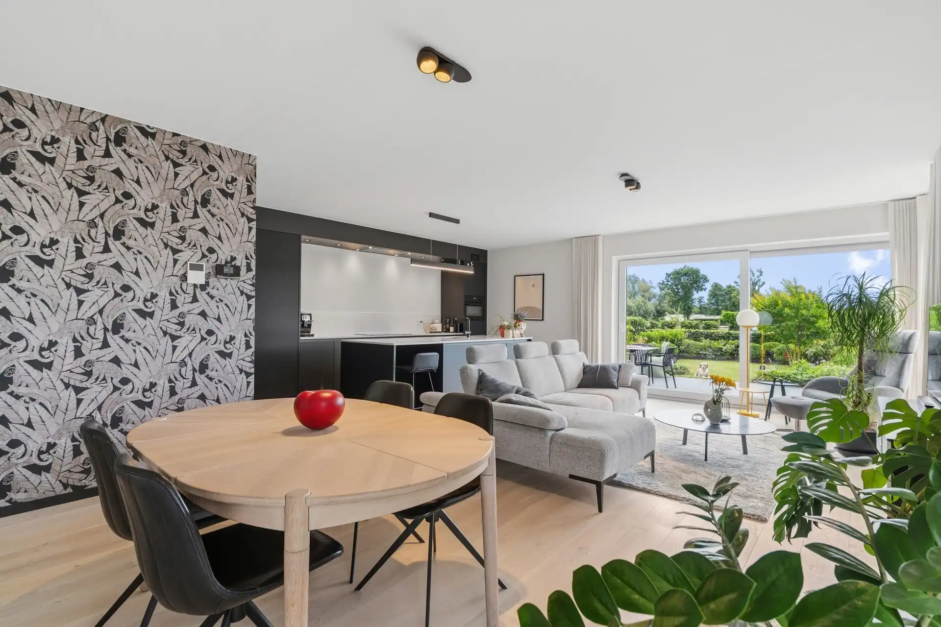Recent, instapklaar gelijkvloers appartement met prachtige tuin en staanplaats te Berlare foto 3