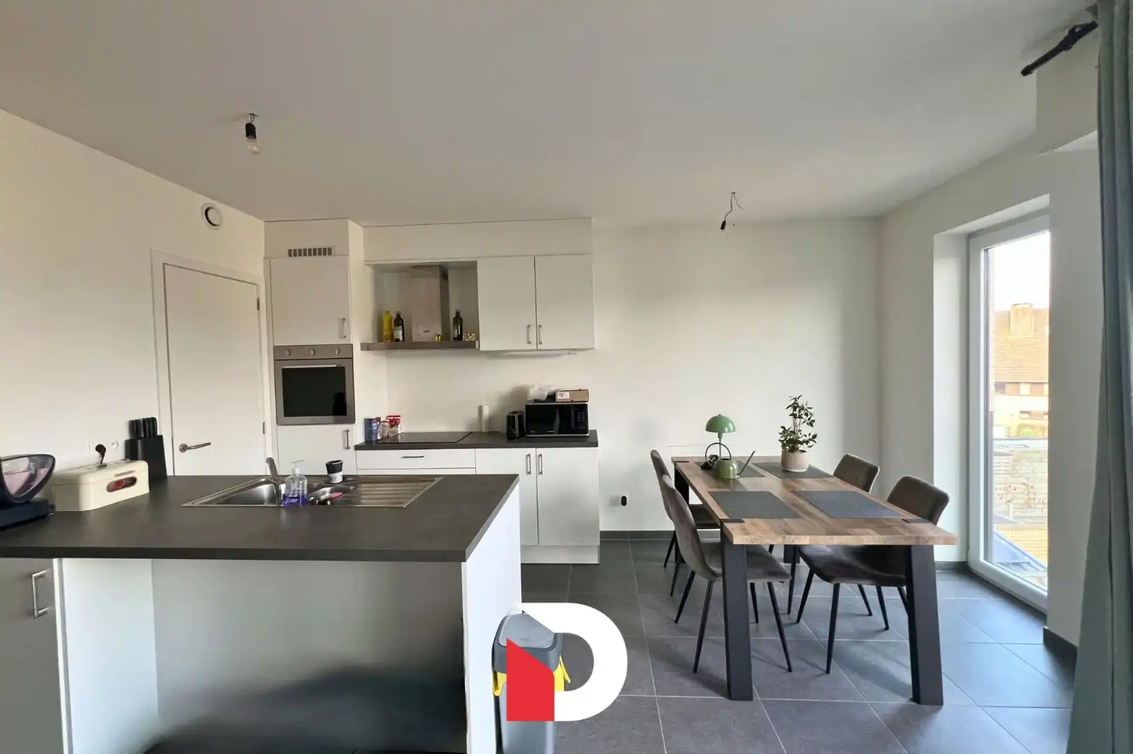 Gezellig appartement met 2 slaapkamers en autostaanplaats foto 2