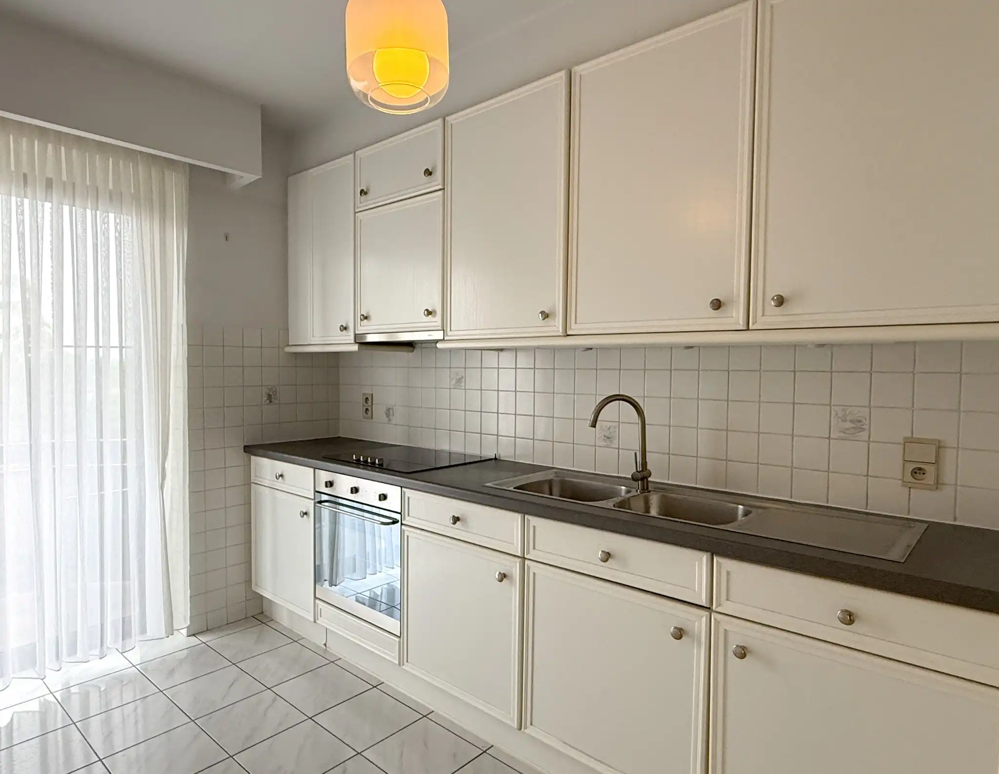 Appartement met twee slaapkamers en twee terrassen in het centrum van Beveren foto 4