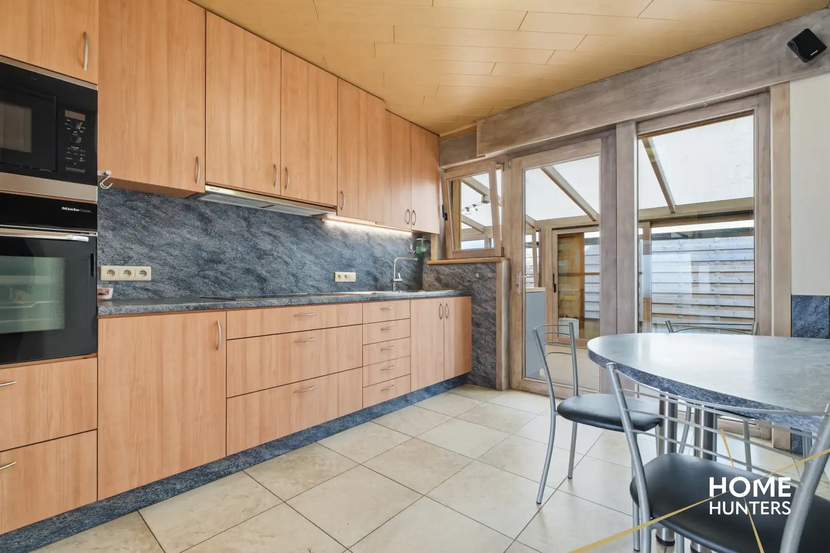 Woning met 3 slaapkamers en zéér ruime loods op gunstige ligging te Zonnebeke! foto 8
