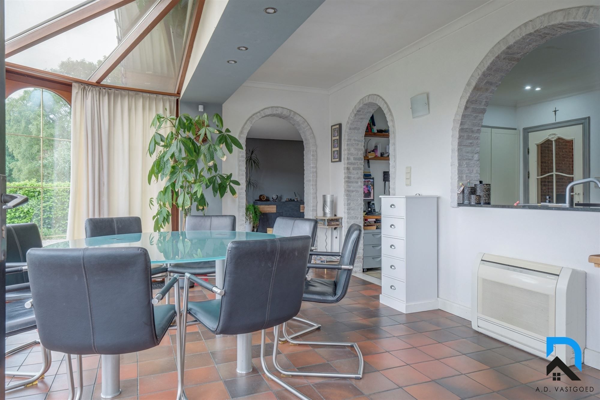 Ruime woning met 5 slaapkamers op toplocatie foto 12
