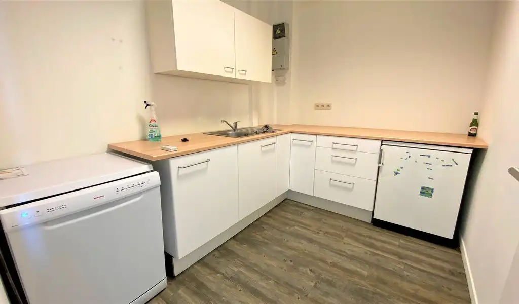 Instapklaar kantoor te huur in Immogranit Building Drongen foto 8