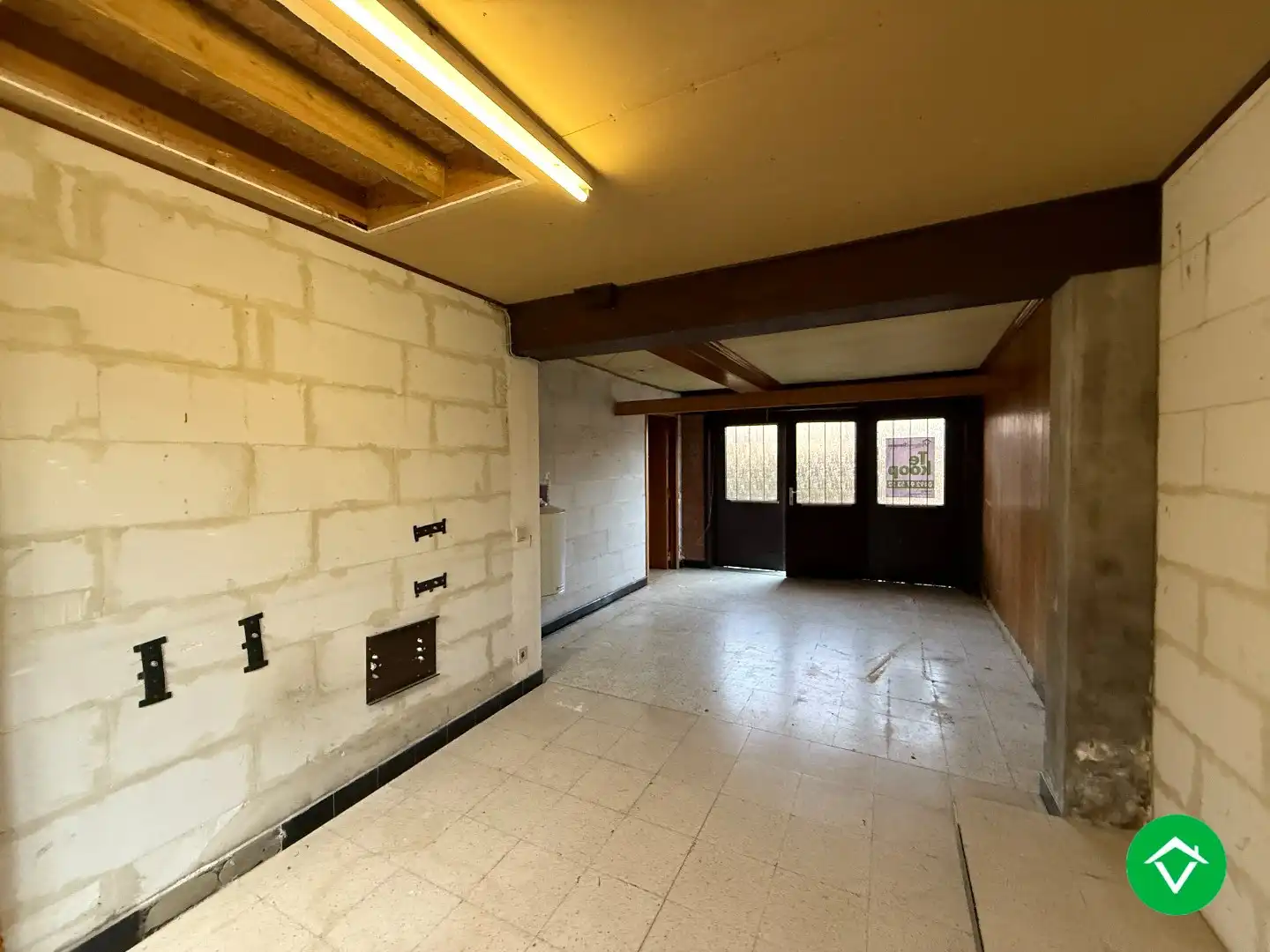 Rustig gelegen halfopen bebouwing met 3 slaapkamers, tuin en garage met uitweg! foto 6