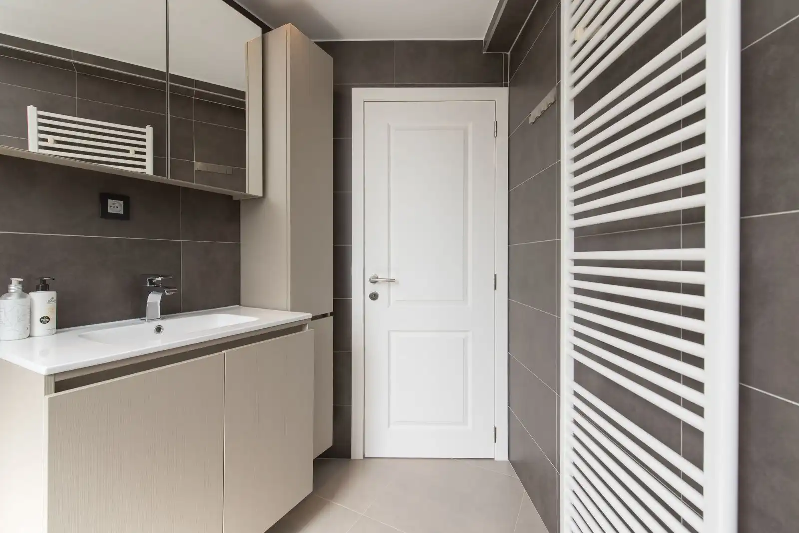 Subliem hoekappartement met frontaal zeezicht en 2 slpk foto 14