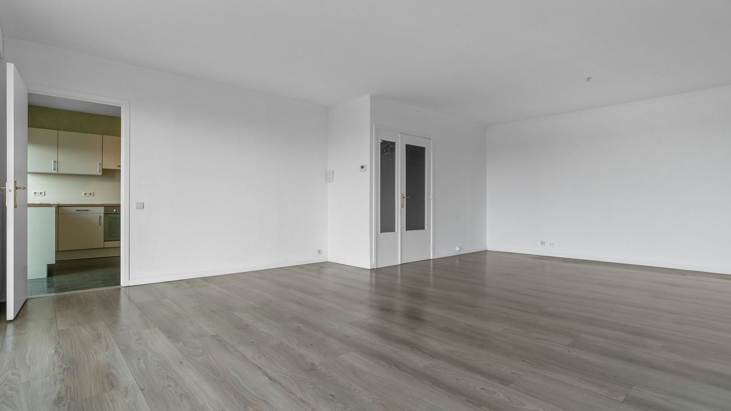 Ruim en lichtrijk appartement met 3 slaapkamers, kelder en autostaanplaats foto 5