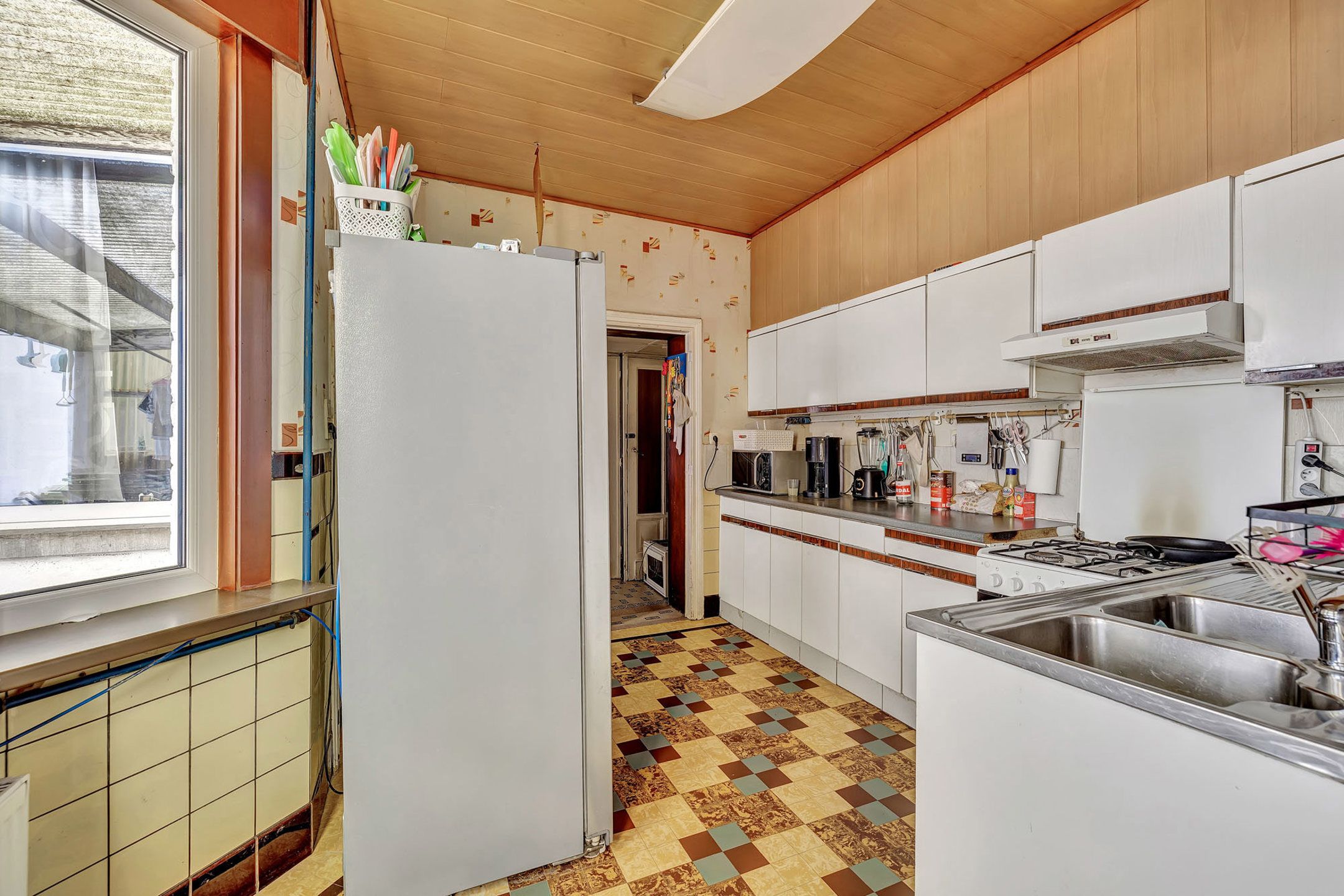 Op te frissen/te renoveren woning op strategische locatie foto 7