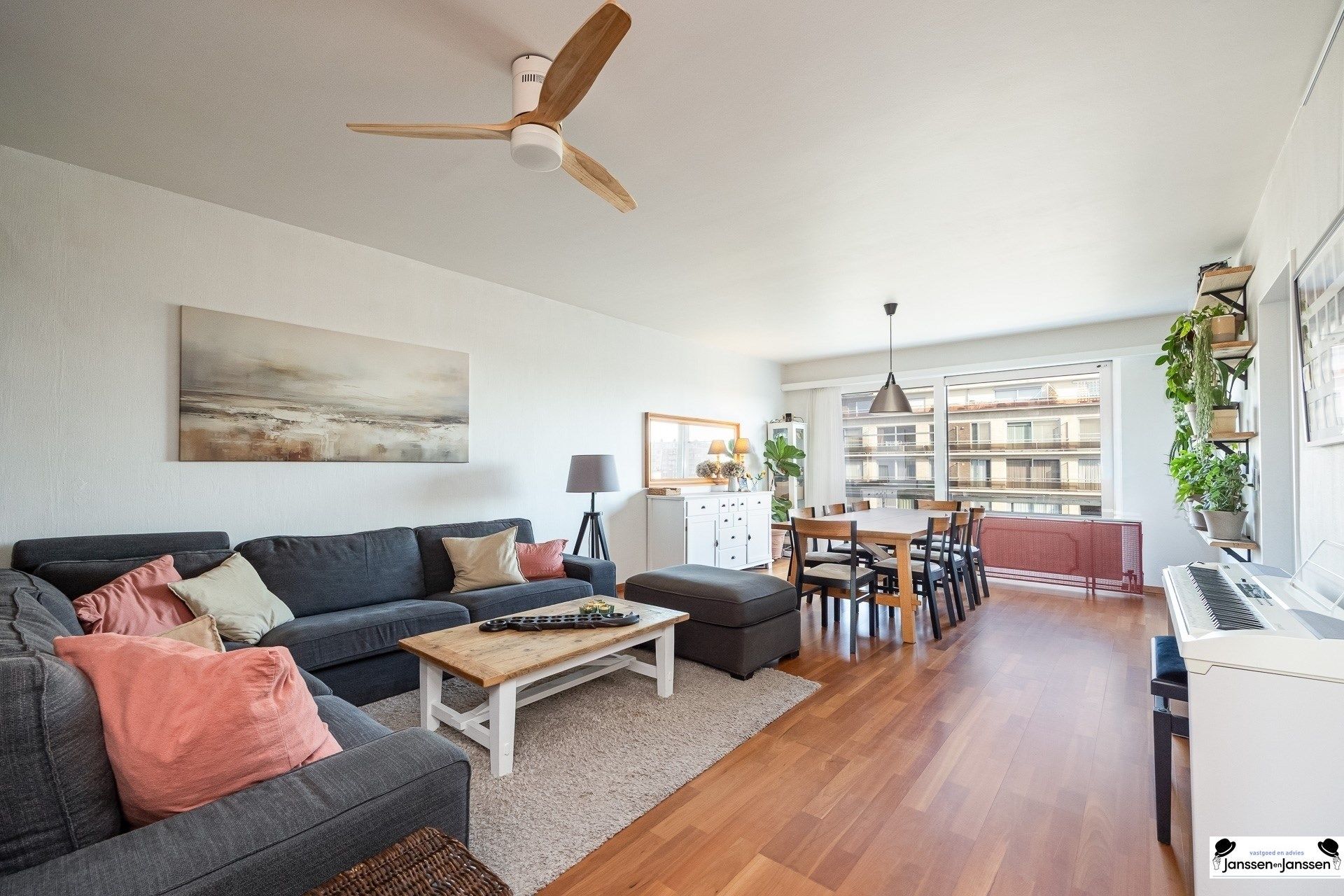 Te koop: Licht en ruim appartement in Merksem! foto {{pictureIndex}}