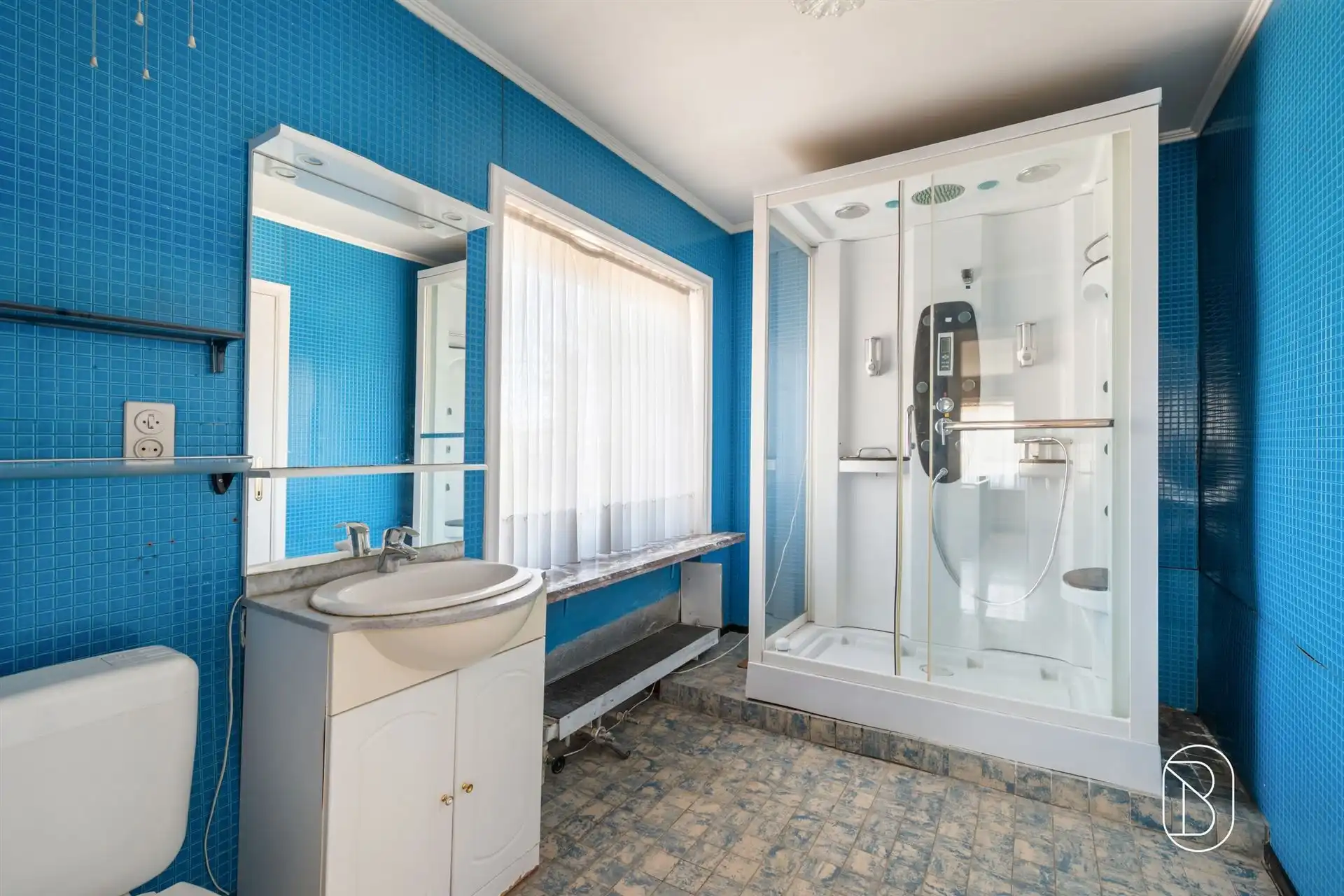 Ruime halfopenwoning met prachtige tuin en veel potentieel foto 10