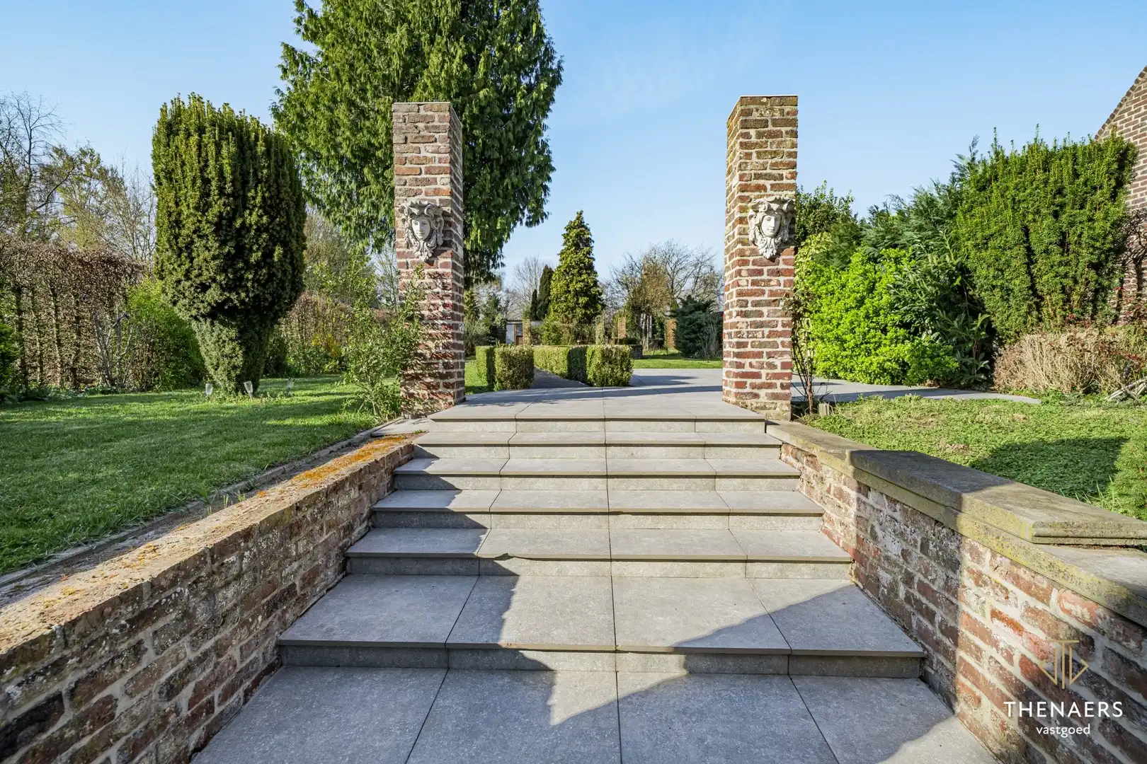 Karaktervolle en uitzonderlijk ruime woning met 5 slpks op&nbsp;een perceel van 36a 60ca. foto 36