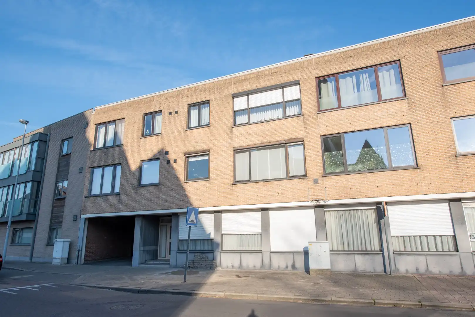 Instapklaar 2-slaapkamerappartement in centrum Zulte met garage! foto {{pictureIndex}}