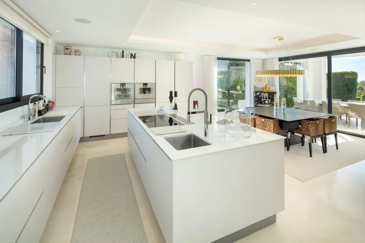 Spectaculaire villa met panoramisch uitzicht in Nueva Andalucía - luxe levensstijl in de iconische golfvallei van Marbella foto 8