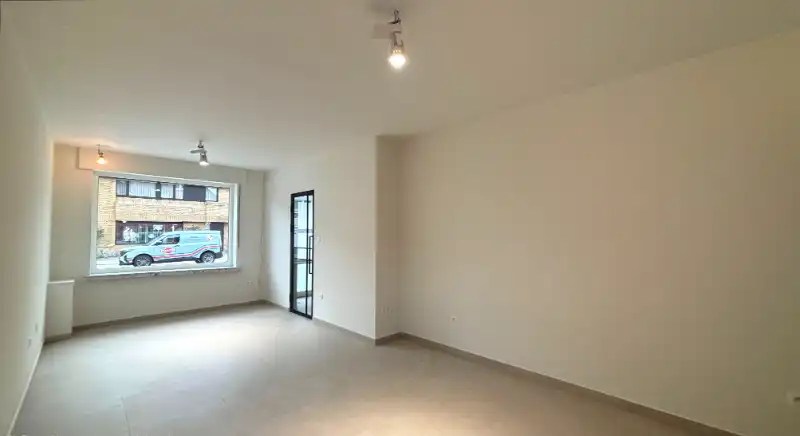 Gerenoveerde 3-slaapkamerwoning met ruim TERRAS te huur in Sint-Michiels Brugge foto {{pictureIndex}}