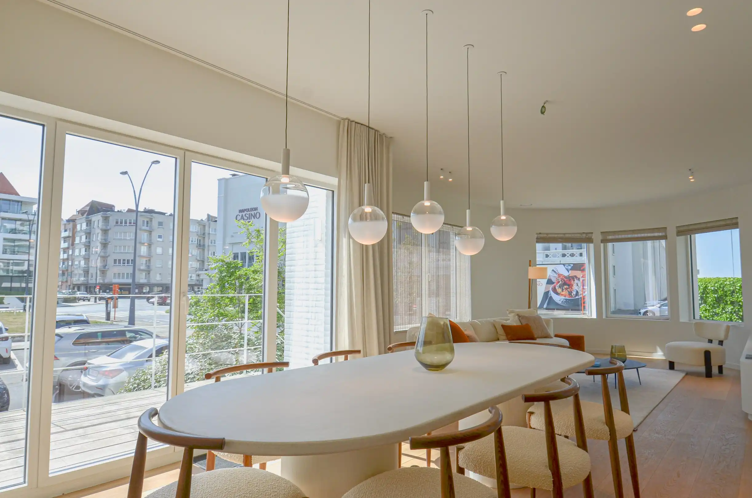 Exclusieve villa: Uitzonderlijk volledig gerenoveerde villa met frontaal zeezicht. foto 25