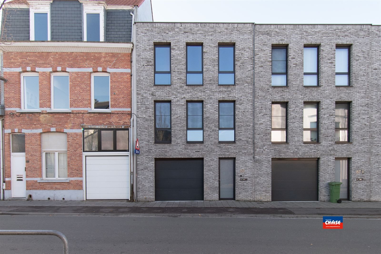 Recente woning met 3 slaapkamers, garage en tuin foto {{pictureIndex}}