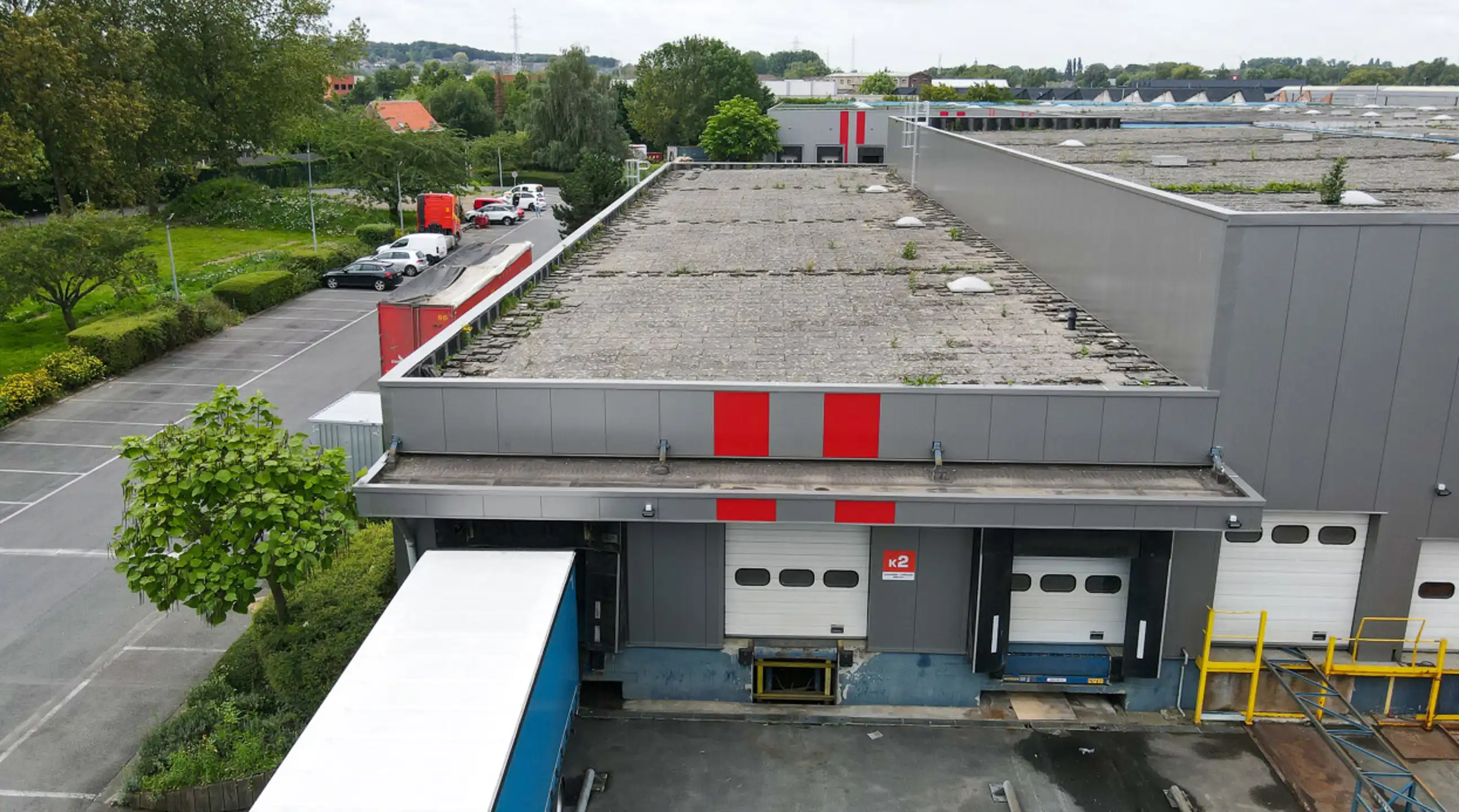 Logistieke ruimte met laadkades te huur te Beersel foto {{pictureIndex}}