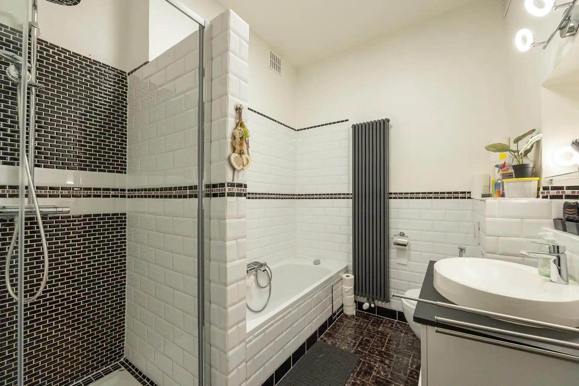 Ruime, instapklare gezinswoning met authentieke elementen in Berchem foto 34