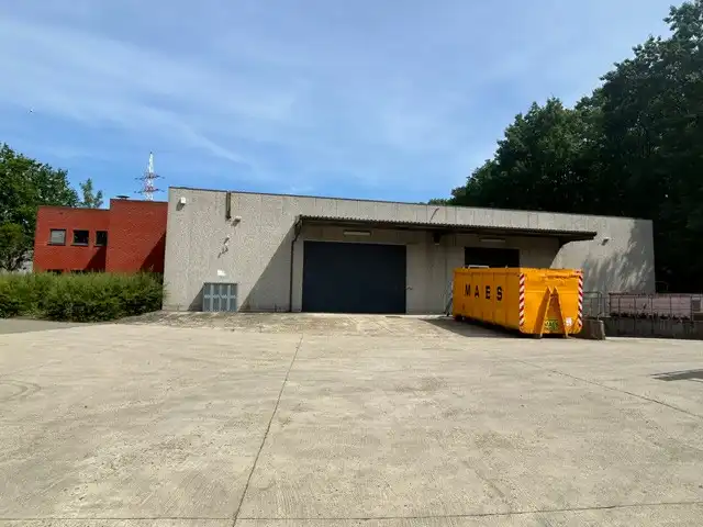 REPRESENTATIEF BEDRIJFSGEBOUW MET KANTOREN EN DUURZAME ENERGIE OP TOPLOCATIE TE HEUSEN - ZOLDER foto 3