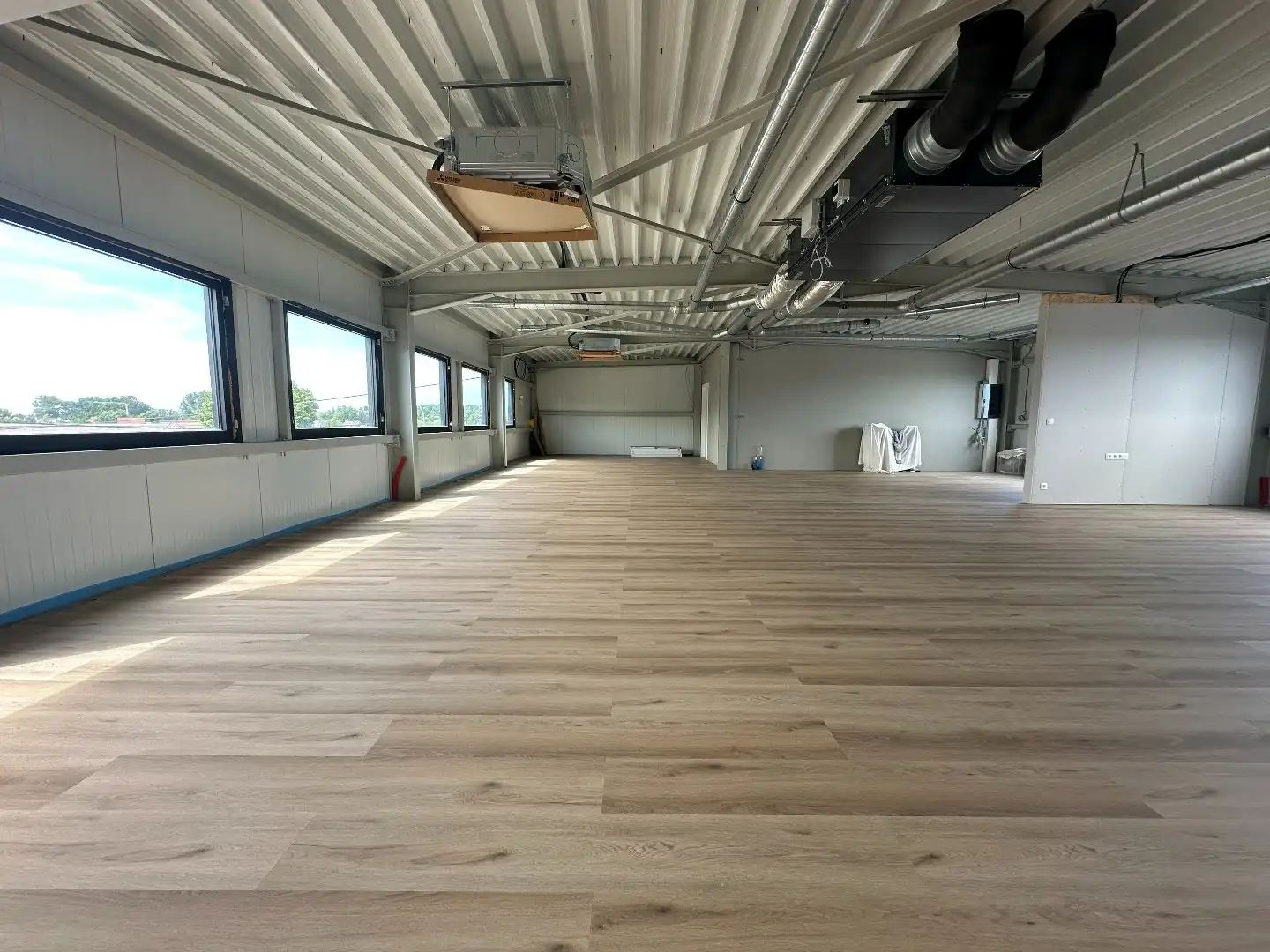 Prachtige kantoorruimte, 275 m², met private parking, gunstig gelegen te Torhout. foto 8