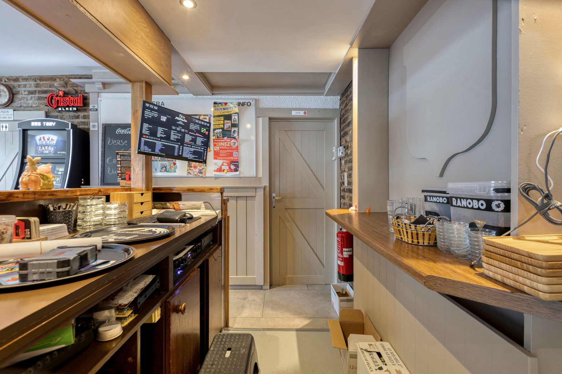 Taverne met appartement foto 13