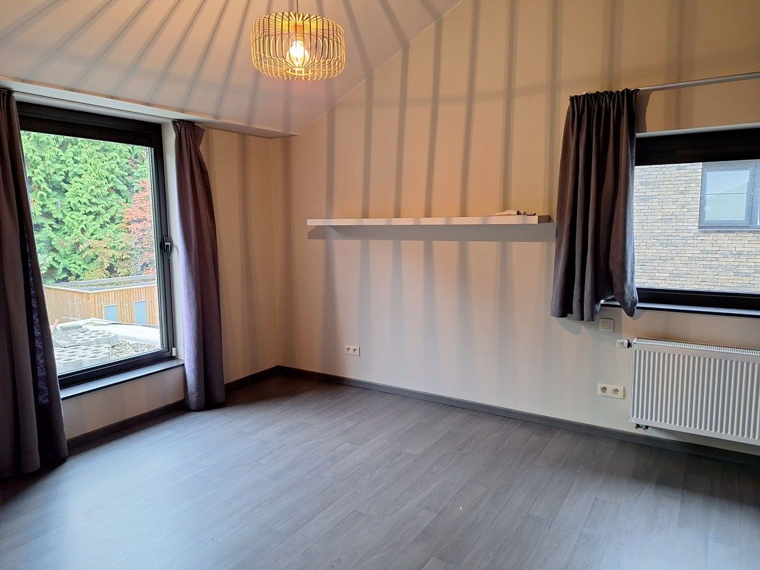 Prachtige eigentijdse woning in een groen kader foto 11