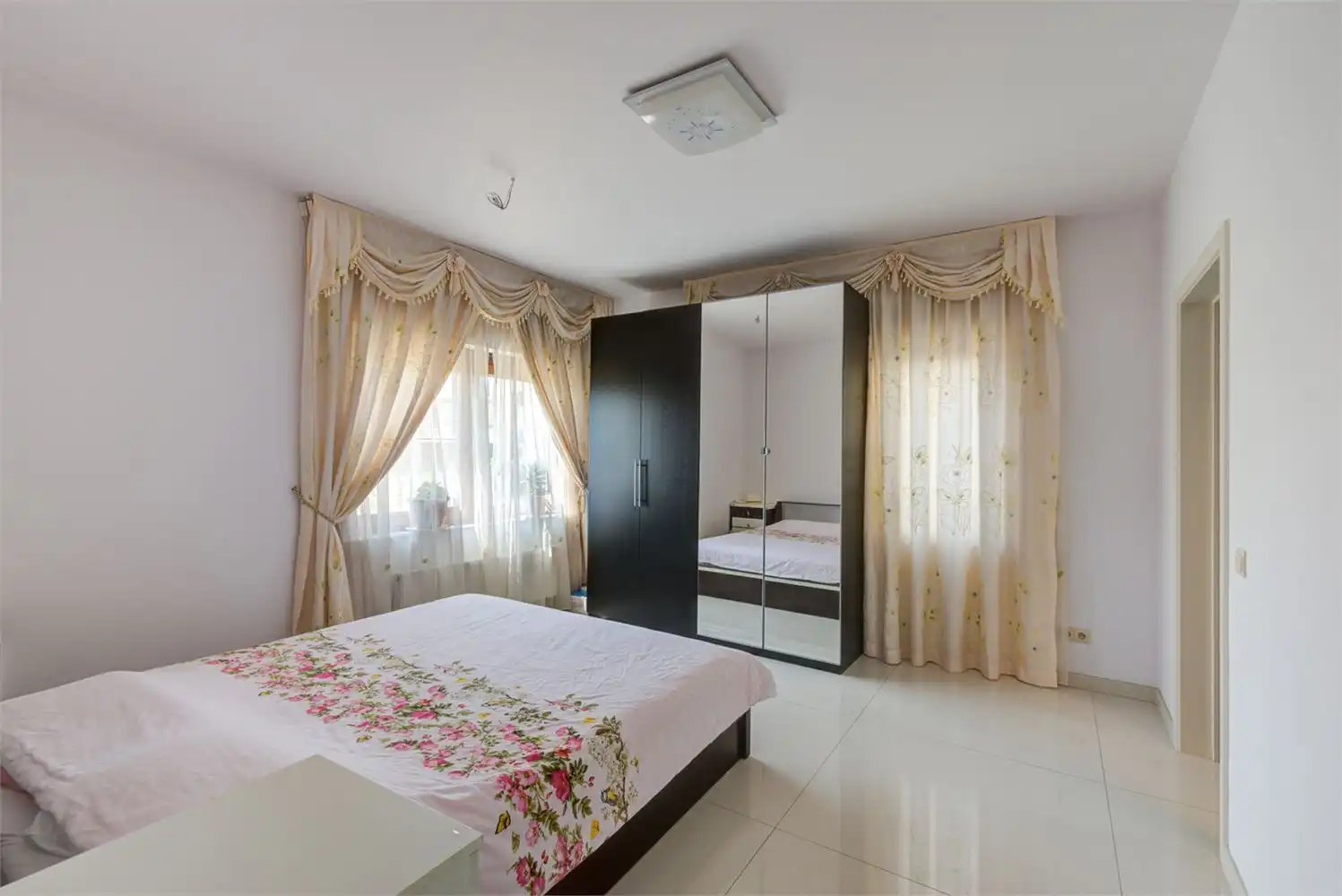 UNIEKE VILLA MET 6 SLAAPKAMERS EN 3 BADKAMERS IN VELDWEZELT foto 11