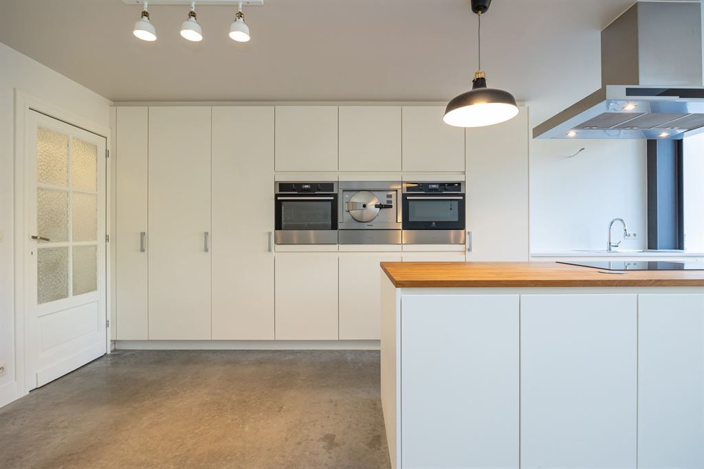 Stijlvol gerenoveerde woning met zonnige tuin! foto 8