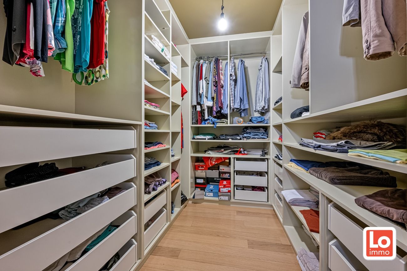 Instapklare en energiezuinige halfopen woning met inpandige garage op een rustige ligging en toch op wandelafstand van het centrum van Lochristi en de groene wandelregio rond de Rozelaredreef/Kasteeldreef! foto 12