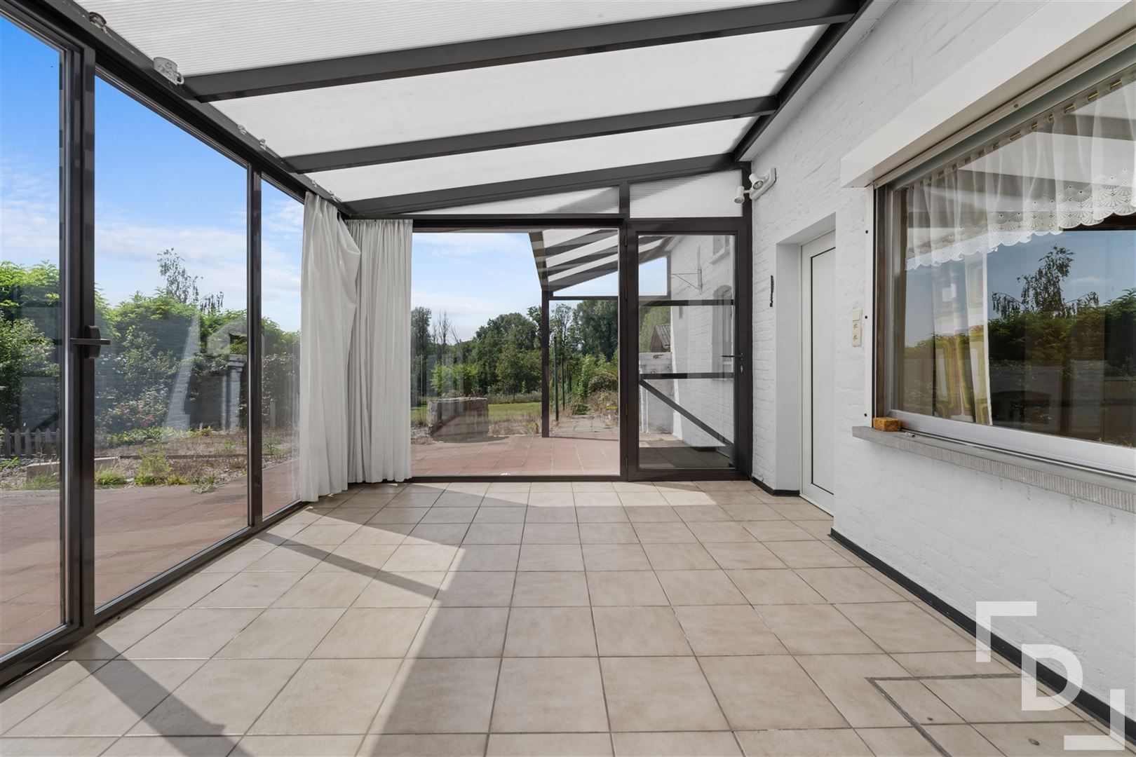 Ruime te renoveren woning te koop in Geluveld. foto 30
