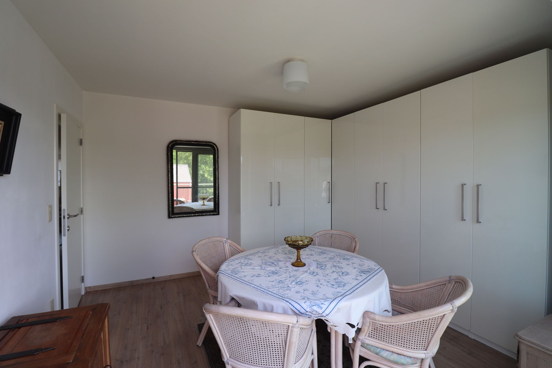 Een appartement met 2 slaapkamers, terras en autostaanplaats in het centrum van Merksplas. foto 13