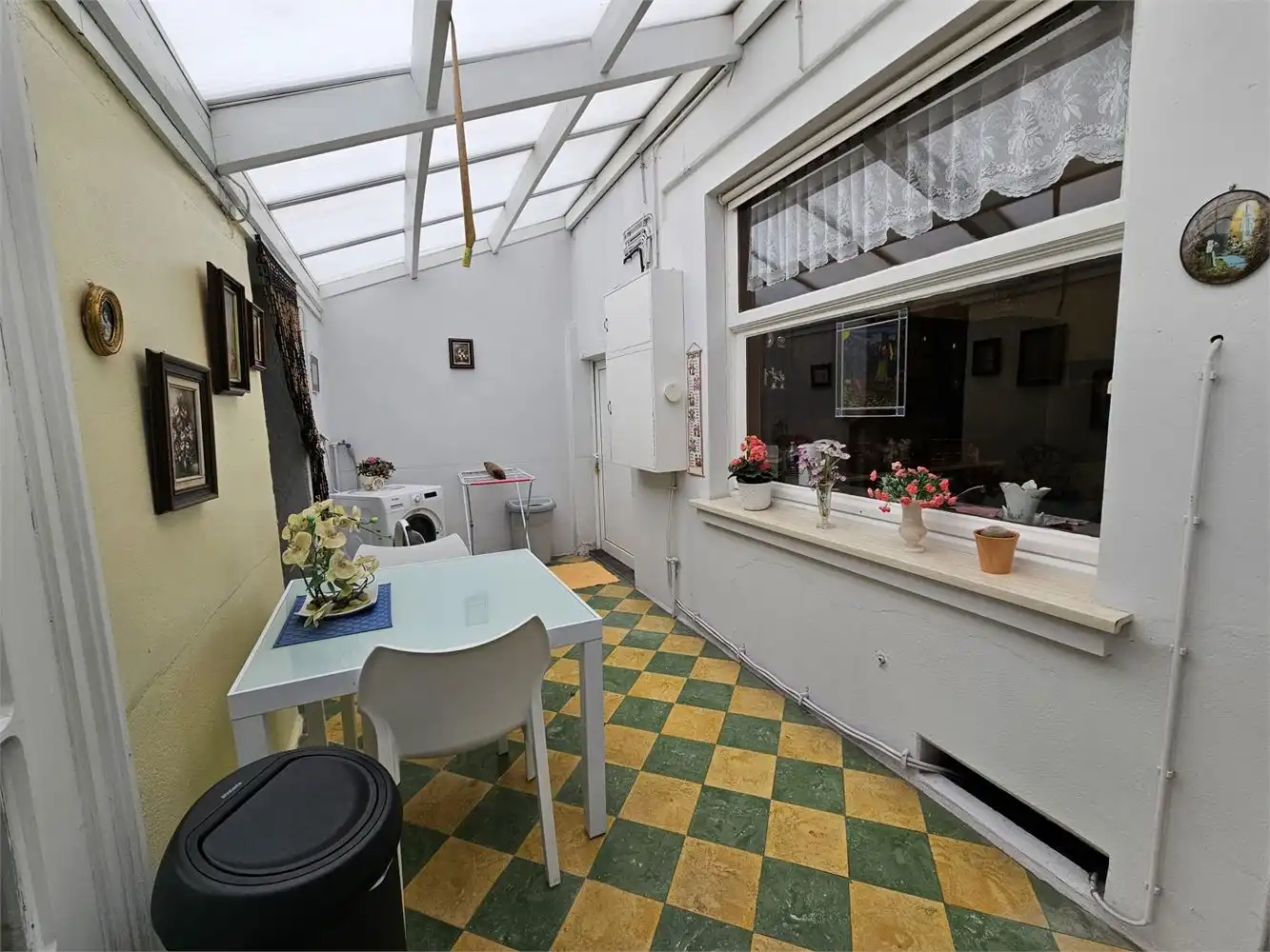 Te renoveren woning met tuin in het centrum van Moerbeke foto 7