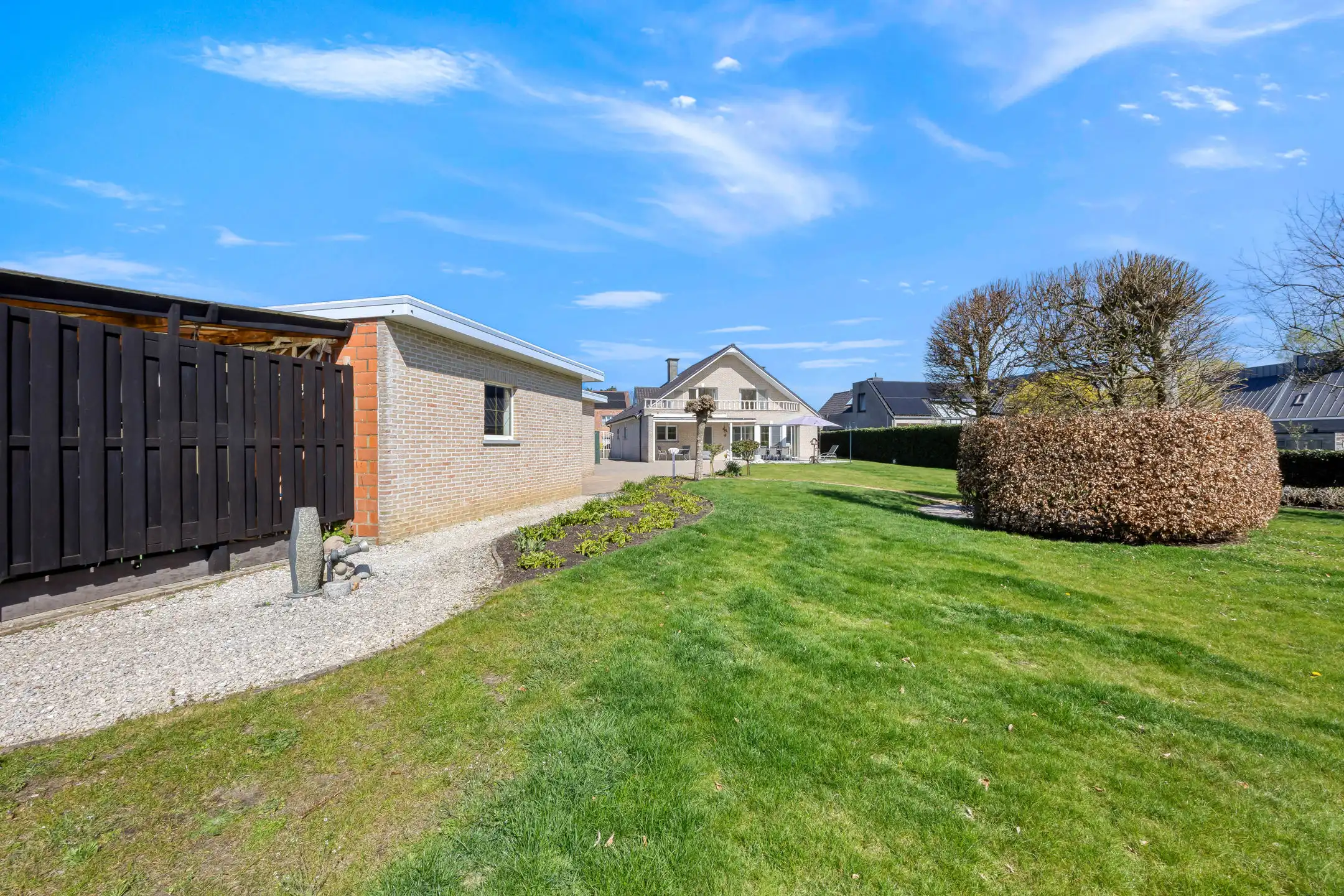 Ruime woning in oase van rust met prachtige tuin foto 24